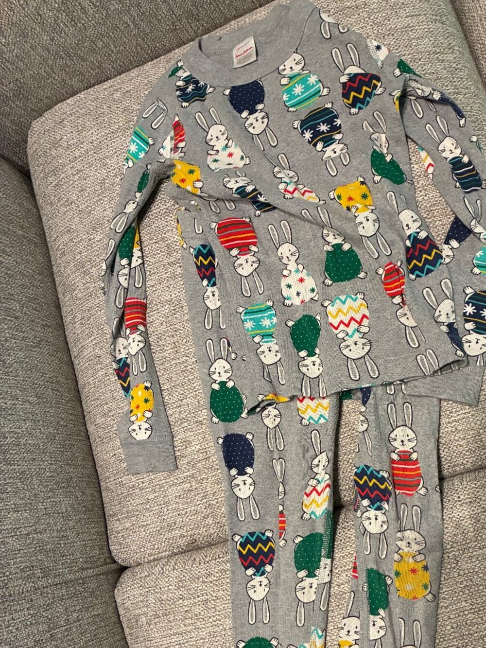 Hanna Andersson Pajamas Gray Easter Bunny with Eggs   Size 6-7